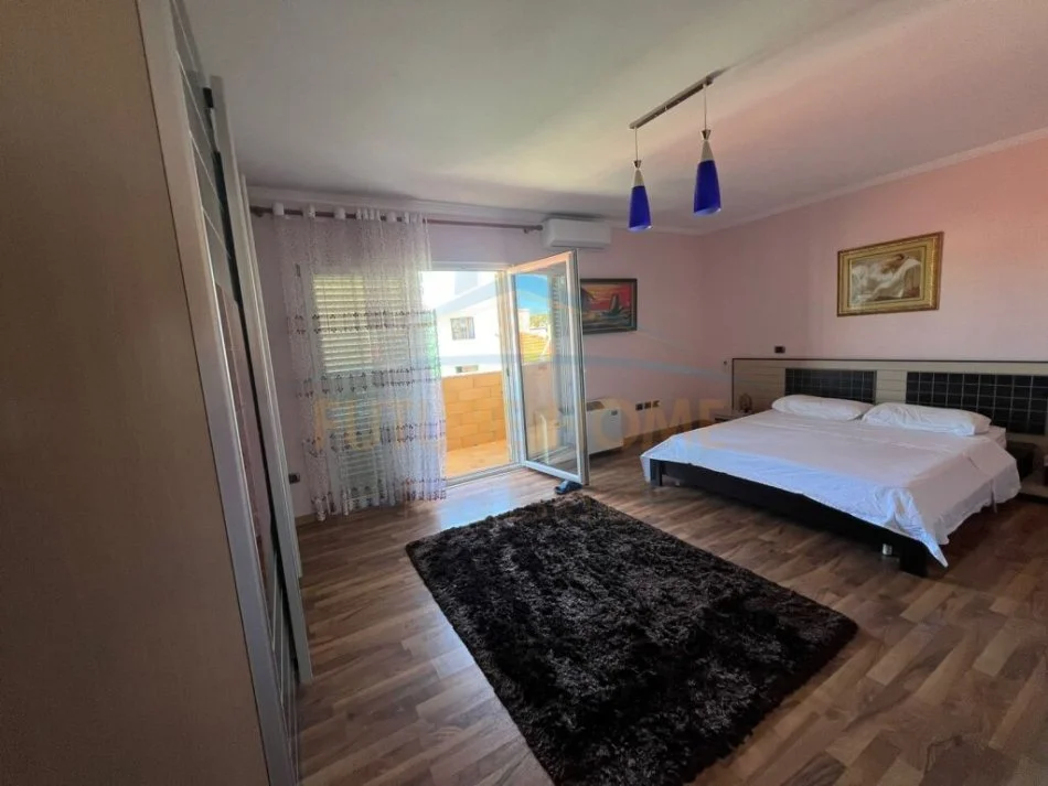 Durres, shitet apartament 3+1 Kati 5, 140 m² 125.000 € (Prane Stadiumit)