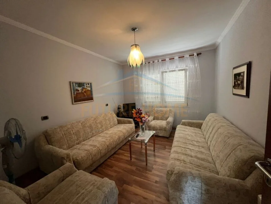 Durres, shitet apartament 3+1 Kati 5, 140 m² 125.000 € (Prane Stadiumit, Durres)