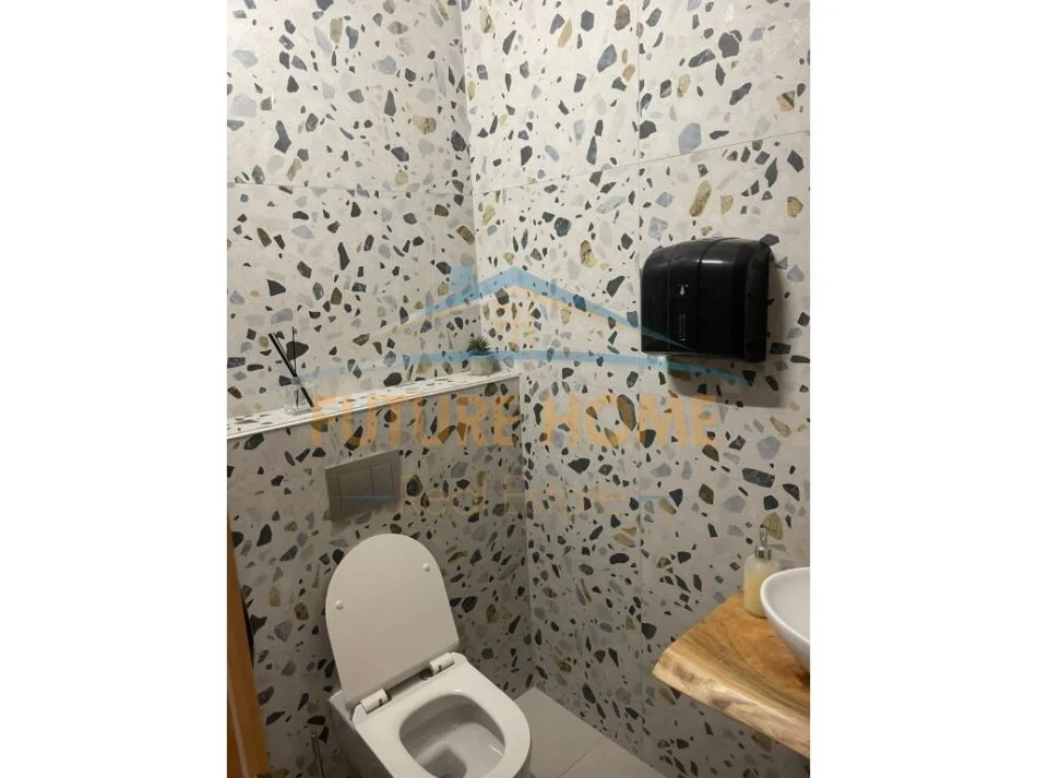 Tirane, shitet lokal Kati 0, 60 m² 250.000 € (Liqeni)