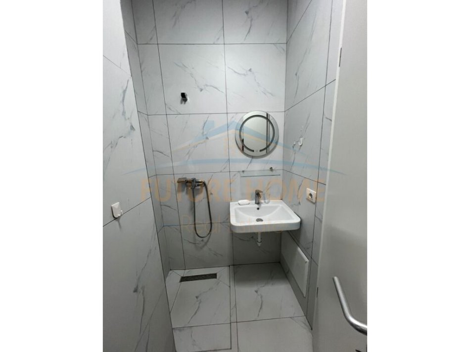Tirane, shitet apartament 1+1 Kati 10, 32 m² 78.000 € (Kompleksi Kontakt)