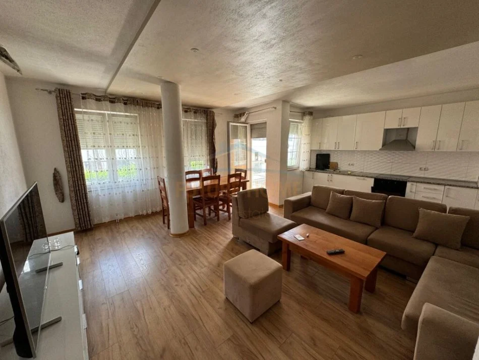 Tirane, jepet me qera apartament 2+1 Kati 3, 95 m² 420 € (5 Maji)