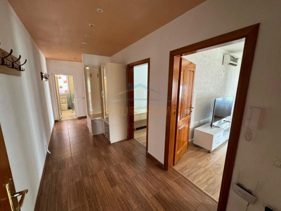 Tirane, jepet me qera apartament 2+1 , 105 m² 440 € (5 Maji)