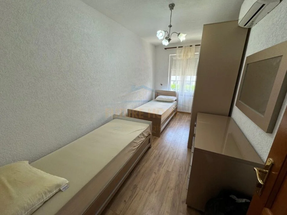 Tirane, jepet me qera apartament 2+1 , 105 m² 440 € (5 Maji)
