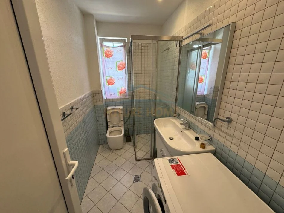 Tirane, jepet me qera apartament 2+1 , 105 m² 440 € (5 Maji)