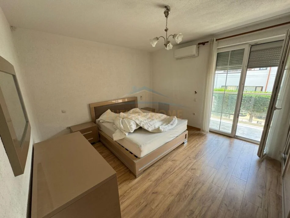 Tirane, jepet me qera apartament 2+1 , 105 m² 440 € (5 Maji)