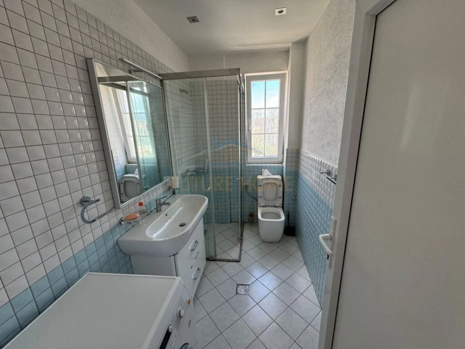 Tirane, jepet me qera apartament 2+1 Kati 3, 95 m² 420 € (5 Maji)