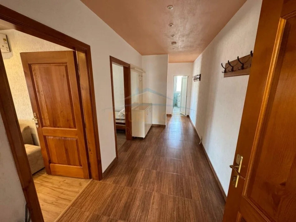 Tirane, jepet me qera apartament 2+1 Kati 3, 95 m² 420 € (5 Maji)