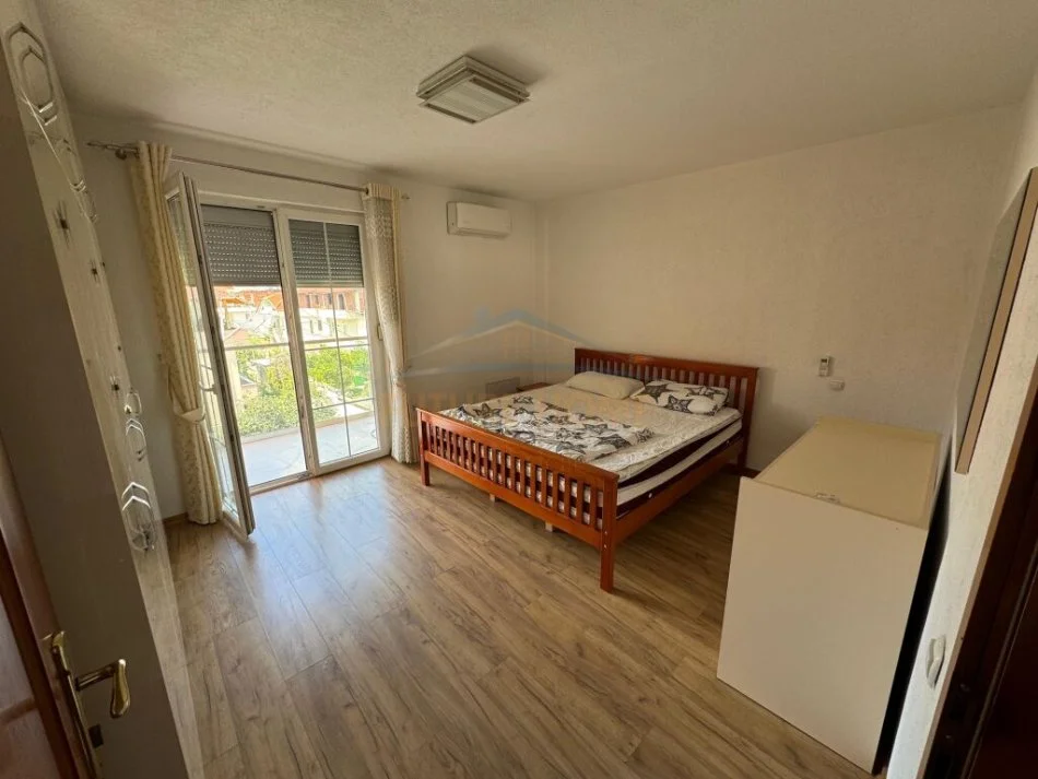 Tirane, jepet me qera apartament 2+1 Kati 3, 95 m² 420 € (5 Maji)