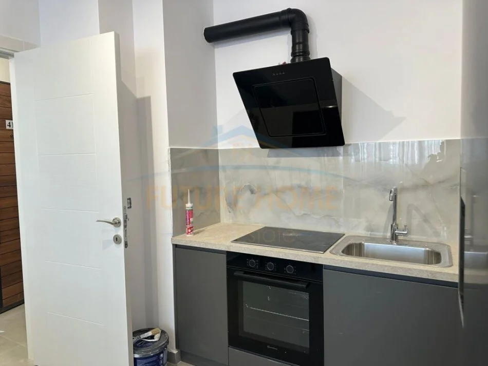 Tirane, jepet me qera apartament 1+1+Ballkon Kati 6, 59 m² 500 € (Xhamlliku)