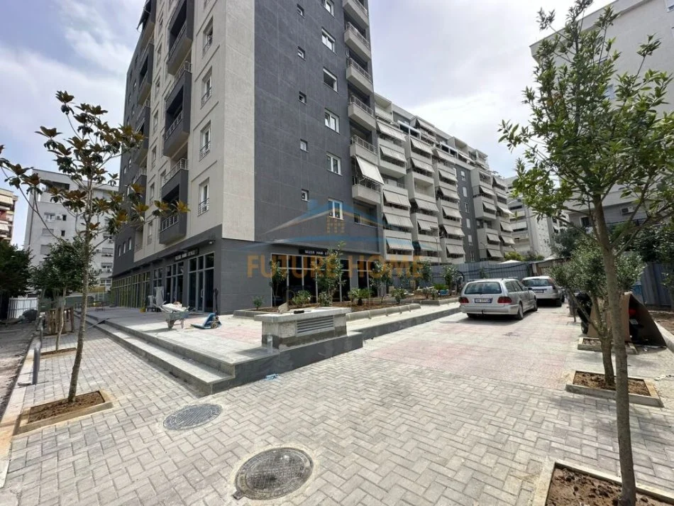 Tirane, jepet me qera zyre Kati 3, 63 m² 600 € (KOMUNA E PARISIT)