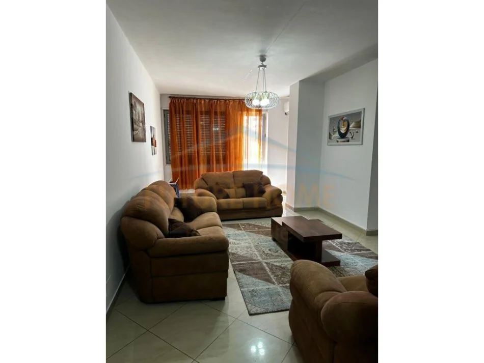 Tirane, jepet me qera 2+1 Kati 4, 117 m² 600 € (Don Bosko)
