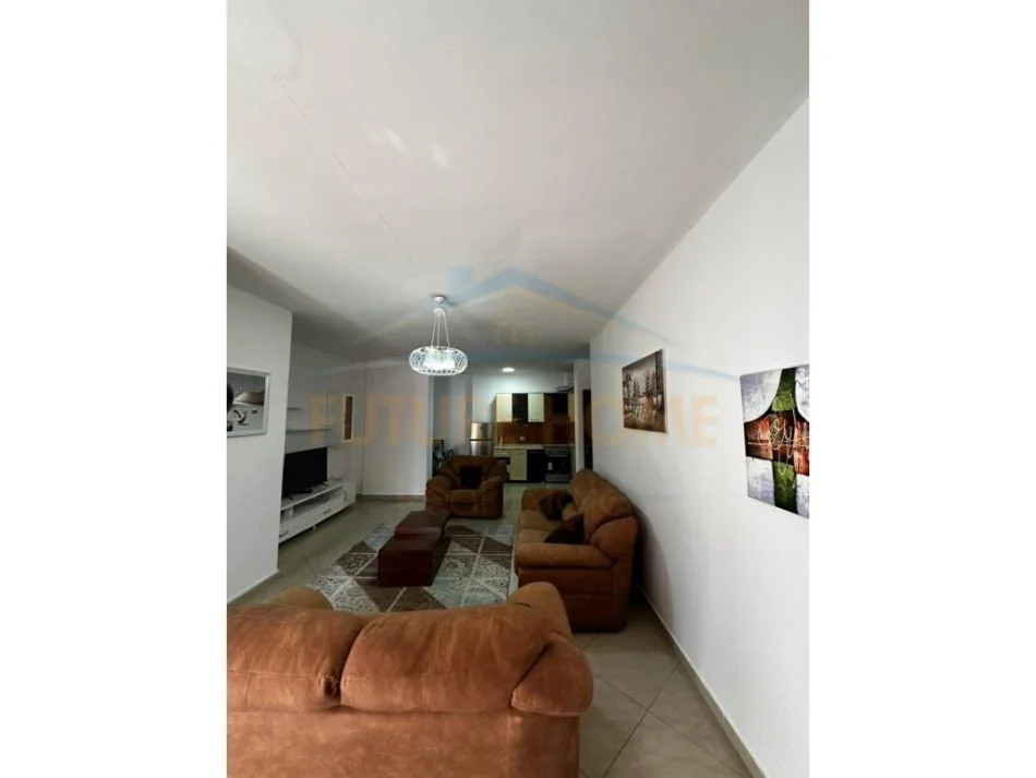 Tirane, jepet me qera 2+1 Kati 4, 117 m² 600 € (Don Bosko)