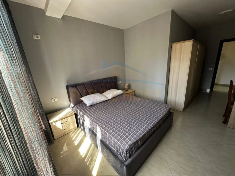 Tirane, jepet me qera apartament 2+1+Ballkon Kati 4, 117 m² 600 € (Don Bosco)