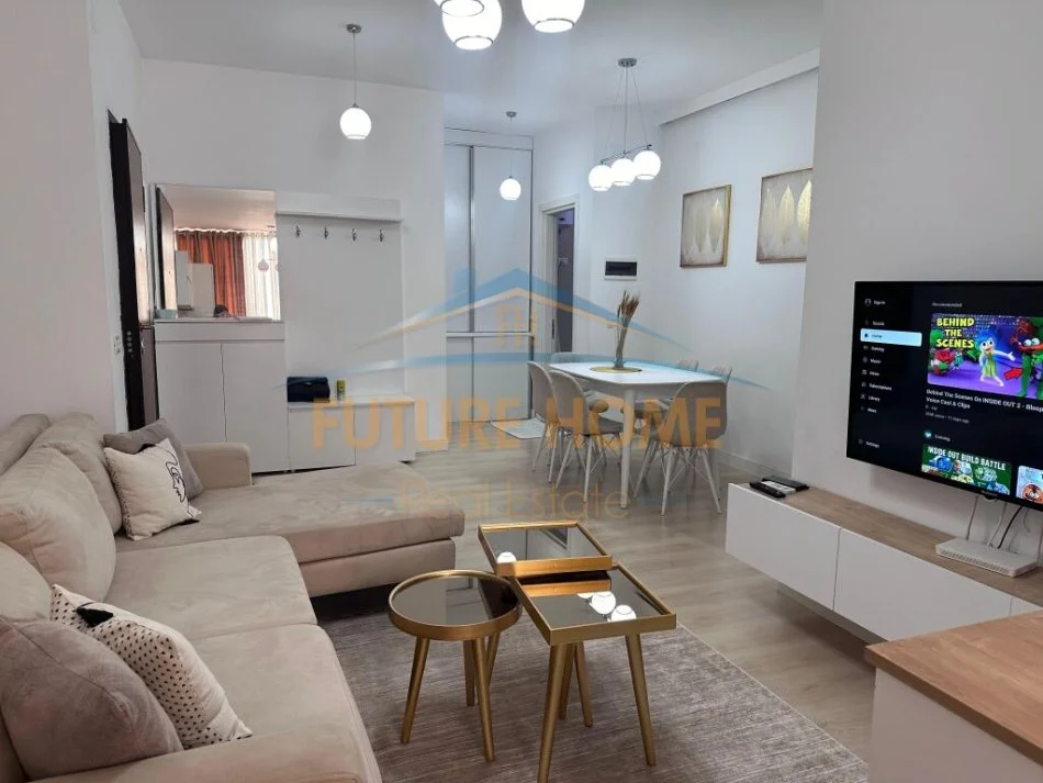 Tirane, jepet me qera apartament 2+1+Ballkon Kati 3, 60 m² 450 € (IUnaza e Re)