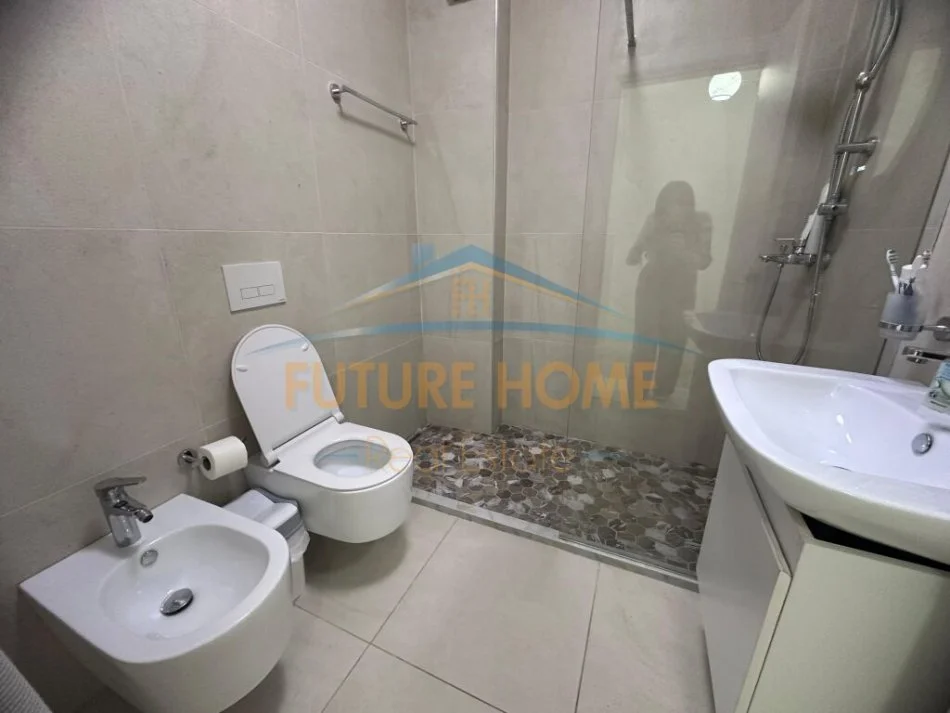 Tirane, jepet me qera apartament 2+1 Kati 3, 62 m² 450 € (Unaza e Re)