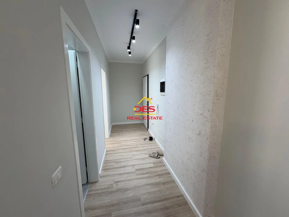 Vlore, jepet me qera apartament 1+1+Ballkon Kati 6, 70 m² 450 € (Rruga Murat Tërbaçi)