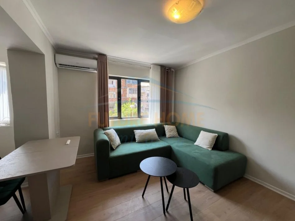 Tirane, jepet me qera apartament 1+1+Ballkon Kati 3, 53 m² 500 € (Ferit Xhajko)
