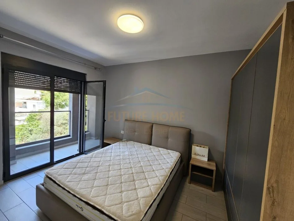Tirane, jepet me qera apartament 1+1 Kati 1, 65 m² 400 € (5 MAJI)