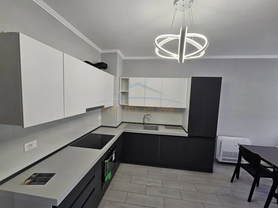 Tirane, jepet me qera apartament 1+1 Kati 1, 65 m² 400 € (5 MAJI)