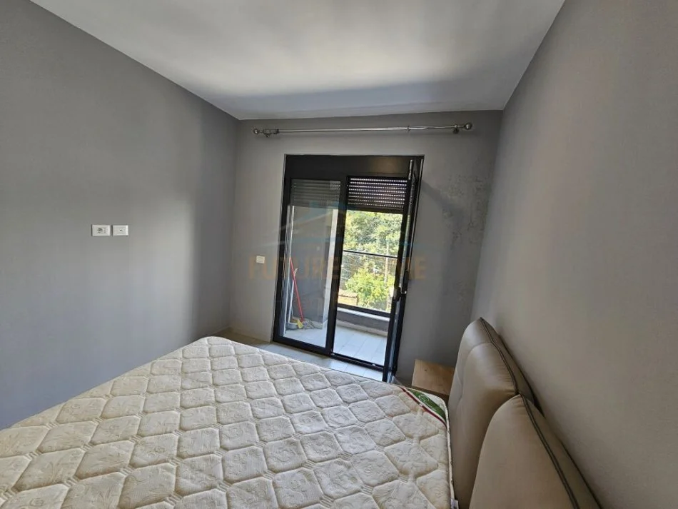 Tirane, jepet me qera apartament 1+1 Kati 1, 65 m² 400 € (5 MAJI)