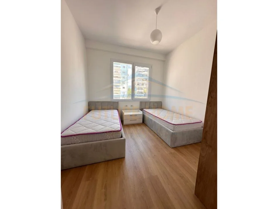 Tirane, jepet me qera apartament 2+1 Kati 3, 600 m² 600 € (Fusha e aviacionit)