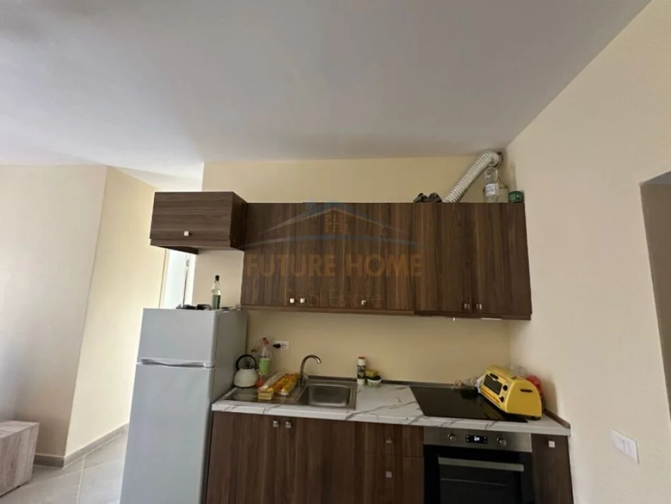 Tirane, jepet me qera apartament 1+1 Kati 1, 58 m² 400 € (ALI DEMI)