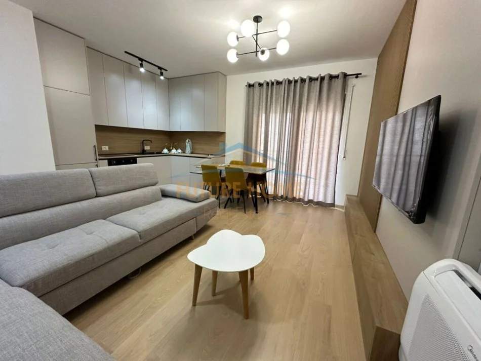 Tirane, jepet me qera 2+1 Kati 3, 80 m² 950 € (Kompleksi Delijorgji)