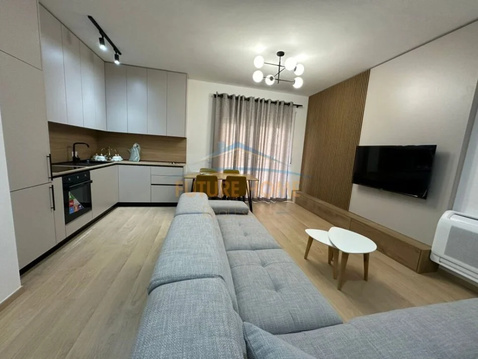 Tirane, jepet me qera 2+1 Kati 3, 80 m² 950 € (Kompleksi Delijorgji)