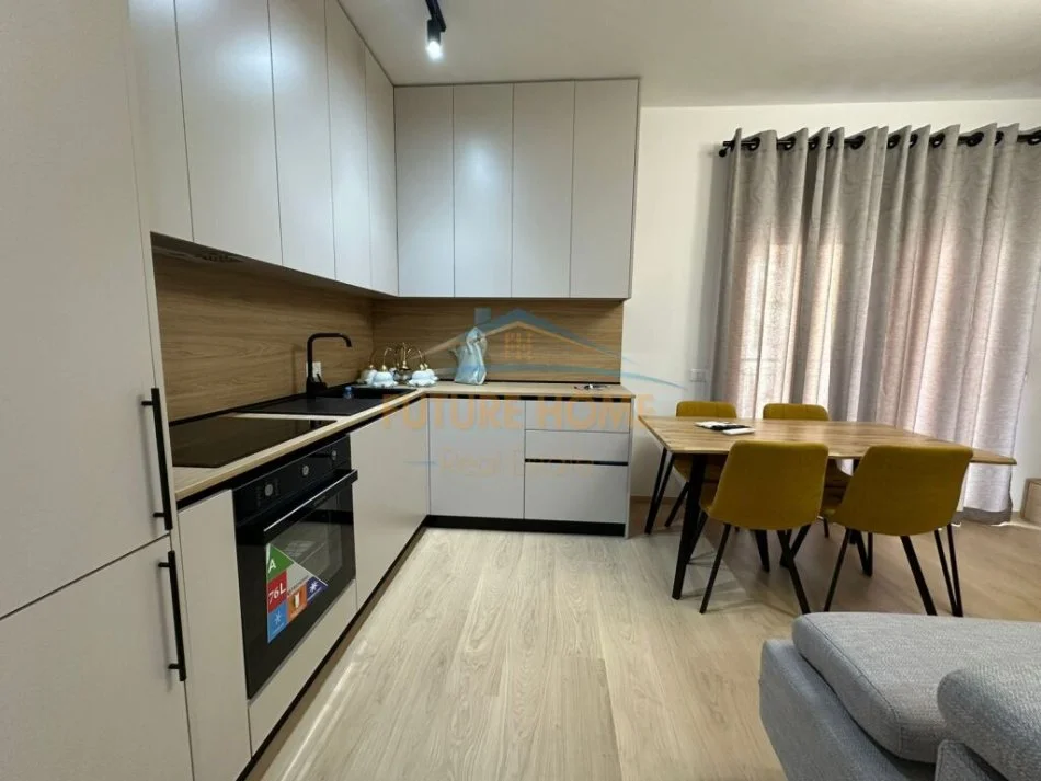 Tirane, jepet me qera 2+1 Kati 3, 80 m² 950 € (Kompleksi Delijorgji)