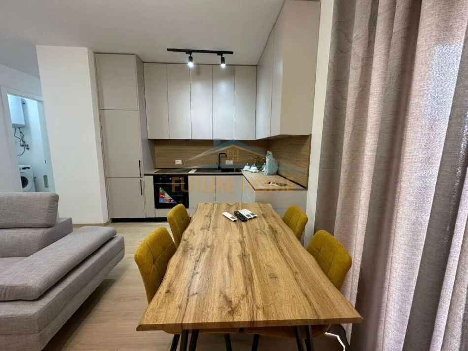 Tirane, jepet me qera 2+1 Kati 3, 80 m² 950 € (Kompleksi Delijorgji)