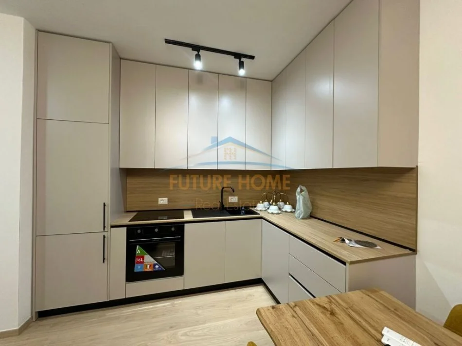 Tirane, jepet me qera 2+1 Kati 3, 80 m² 950 € (Kompleksi Delijorgji)