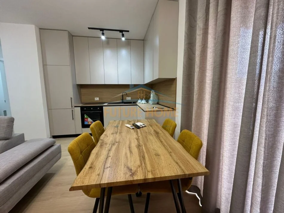 Tirane, jepet me qera 2+1 Kati 3, 80 m² 950 € (Kompleksi Delijorgji)