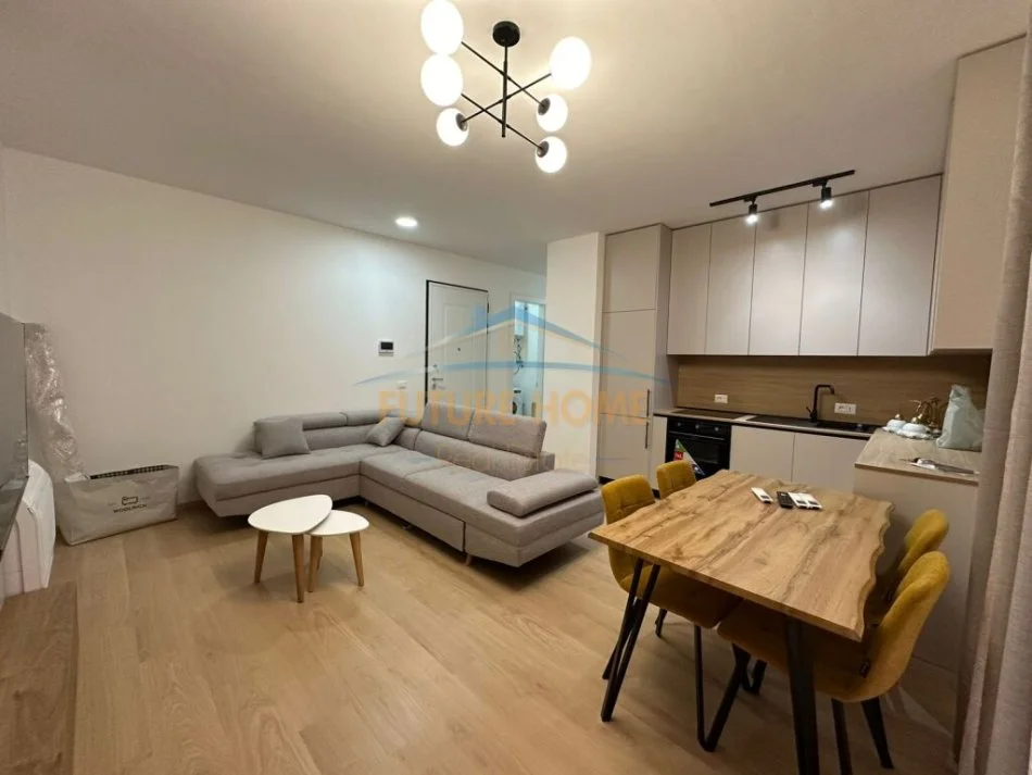 Tirane, jepet me qera 2+1 Kati 3, 80 m² 950 € (Kompleksi Delijorgji)