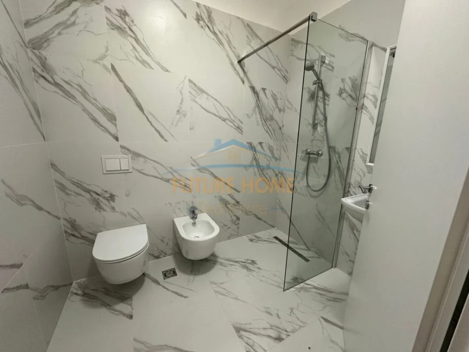 Tirane, jepet me qera apartament 2+1 Kati 3, 80 m² 950 € (Rruga e Kavajes)