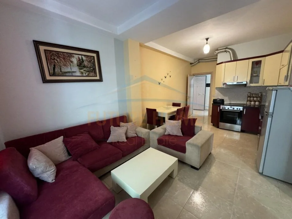 Tirane, jepet me qera apartament 2+1 , 100 m² 420 € (FRESKU)