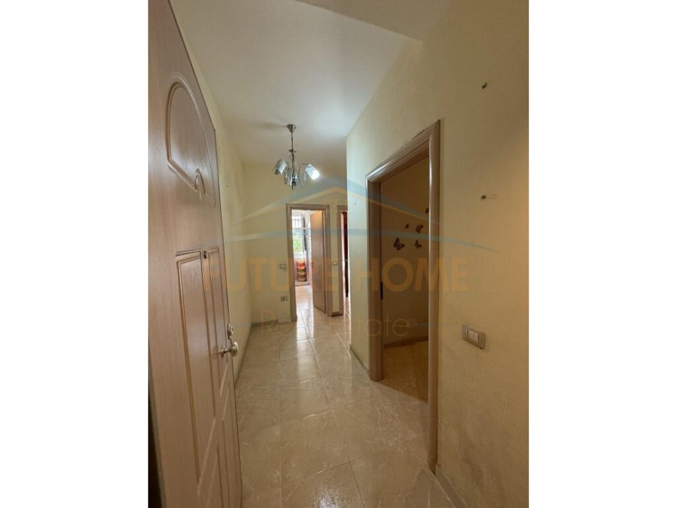 Tirane, jepet me qera apartament 2+1 Kati 2, 100 m² 390 € (Rruga Muhamet Deliu)