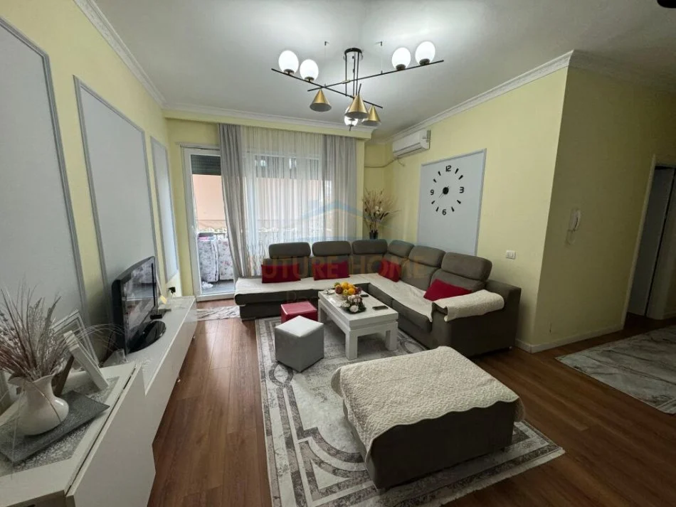 Tirane, shitet apartament 2+1 Kati 3, 97 m² 155.000 € (5 Maj)