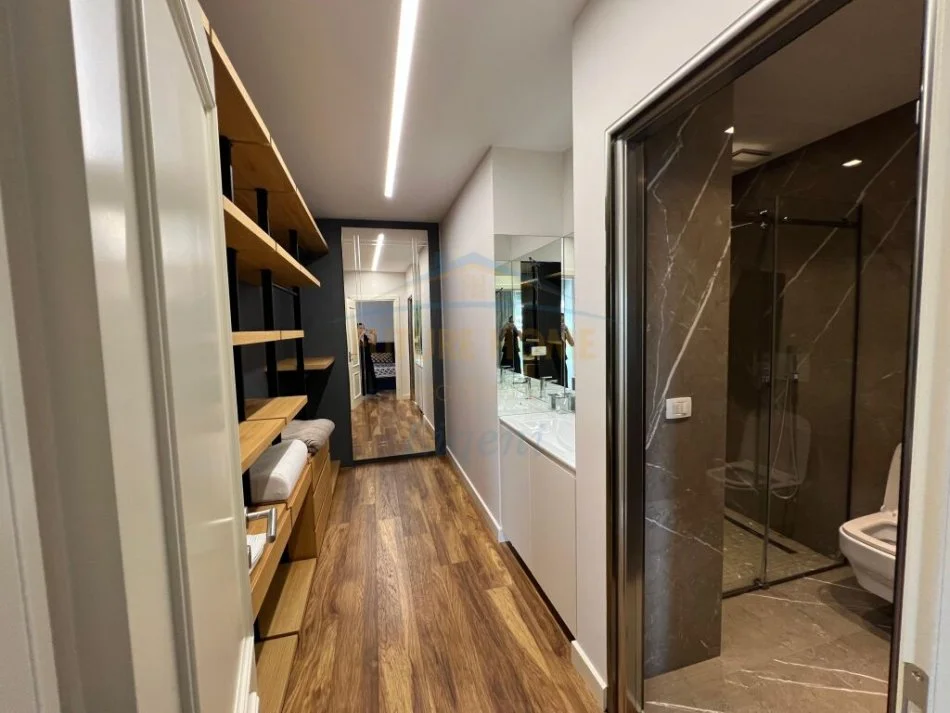 Tirane, jepet me qera apartament 2+1+Ballkon Kati 11, 137 m² 2.500 € (Blloku)