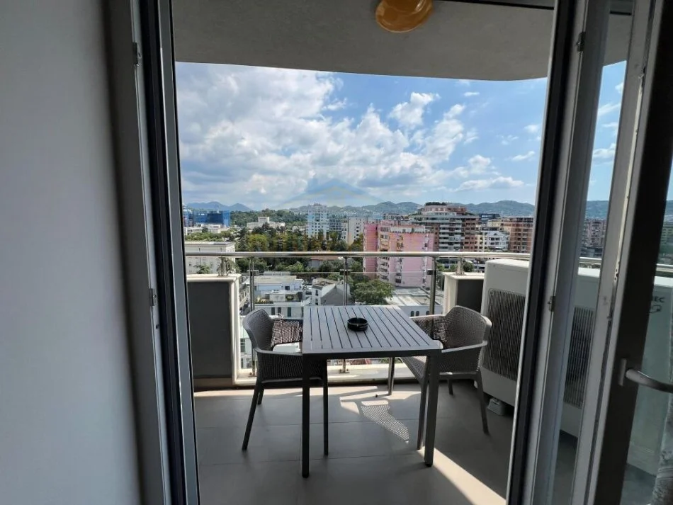 Tirane, jepet me qera apartament 2+1+Ballkon Kati 11, 137 m² 2.500 € (Blloku)