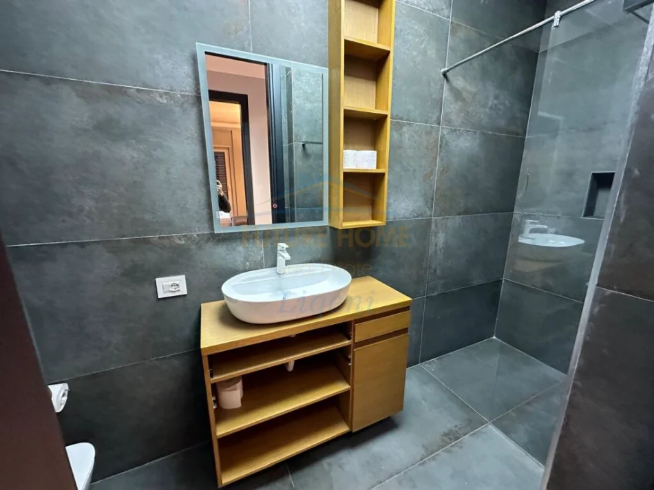 Tirane, jepet me qera apartament 2+1 Kati 3, 106 m² 1.300 € (Secret Garden Residence)