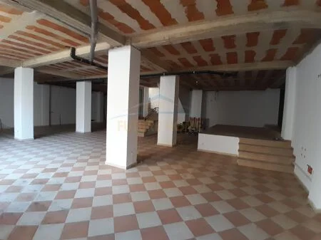 Shitje, Ambient Biznesi, rruga Muhamet Gjollesha, 21 Dhjetori, Tiranë. AREA42536
