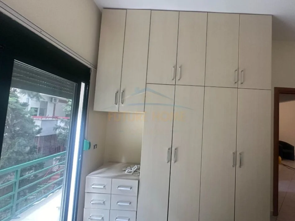 Tirane, jepet me qera apartament 2+1+Ballkon Kati 1, 98 m² 450 € (Liqeni i Thate)