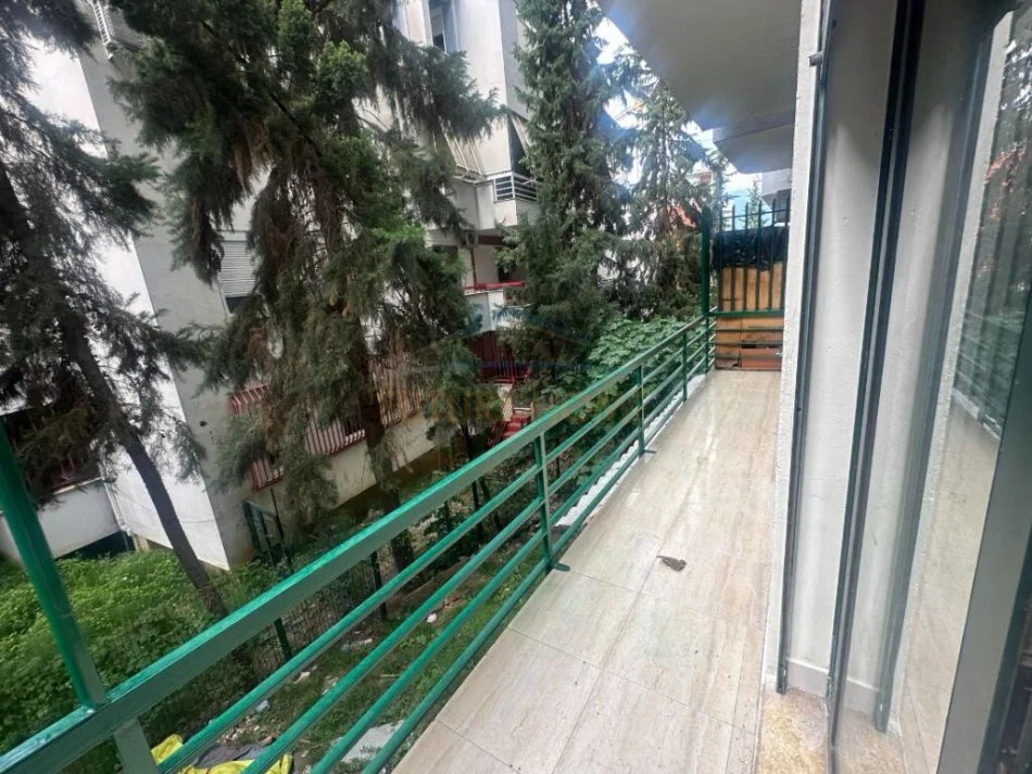 Tirane, jepet me qera apartament 2+1+Ballkon Kati 1, 98 m² 450 € (Liqeni i Thate)