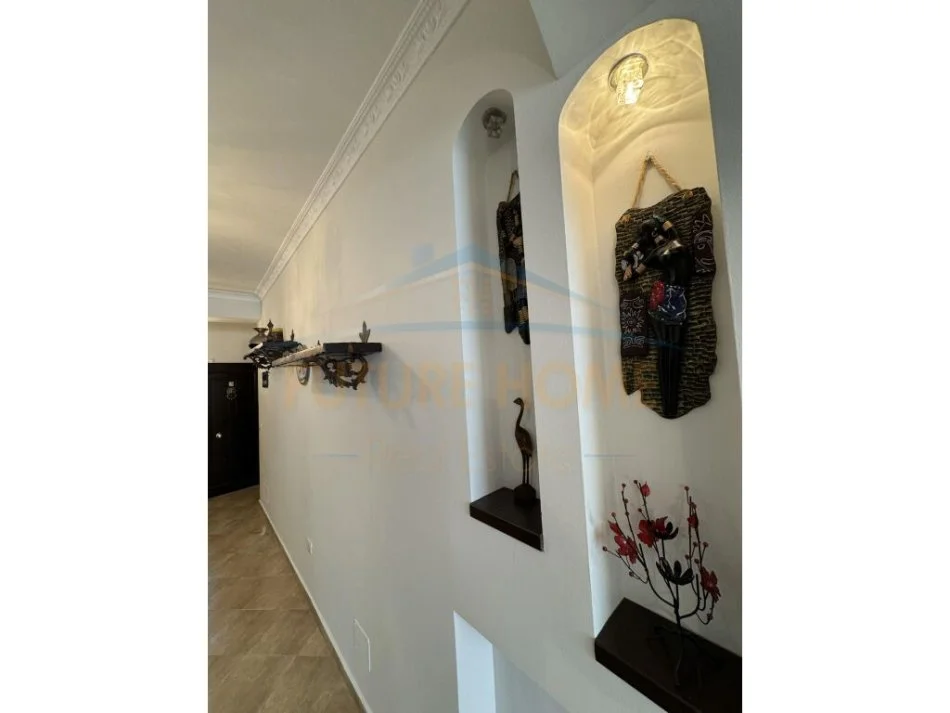 Tirane, jepet me qera apartament 2+1 Kati 2, 100 m² 600 € (KOMUNA E PARISIT)