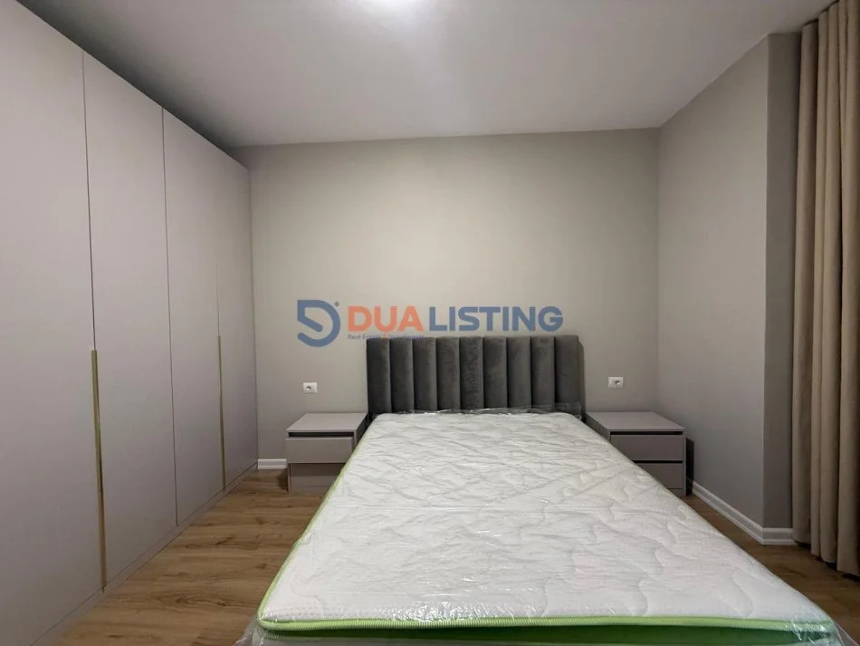 Tirane, jepet me qera apartament 1+1 Kati 10, 70 m² 700 € (Zogu Zi)