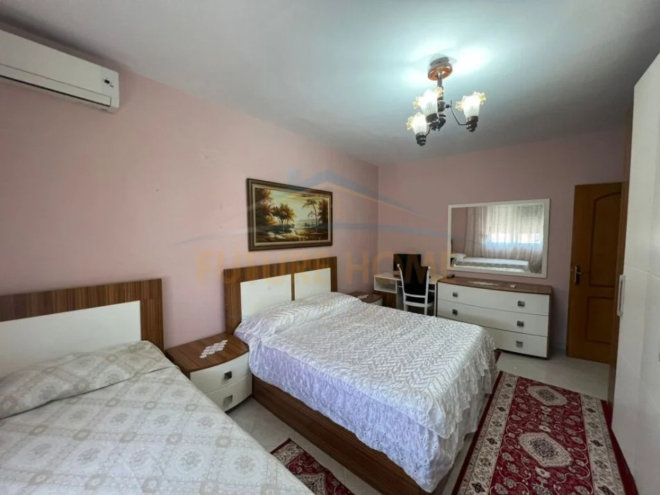 Tirane, jepet me qera 2+1 Kati 4, 75 m² 500 € (Ish-Parku)