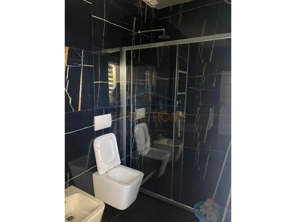 Shitet, Apartament 1+1, afër me Le Palazzine, Vlore.RV42555