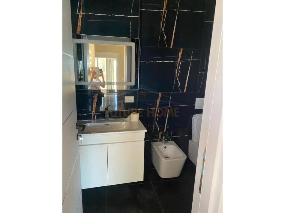 Shitet, Apartament 1+1, afër me Le Palazzine, Vlore.RV42555