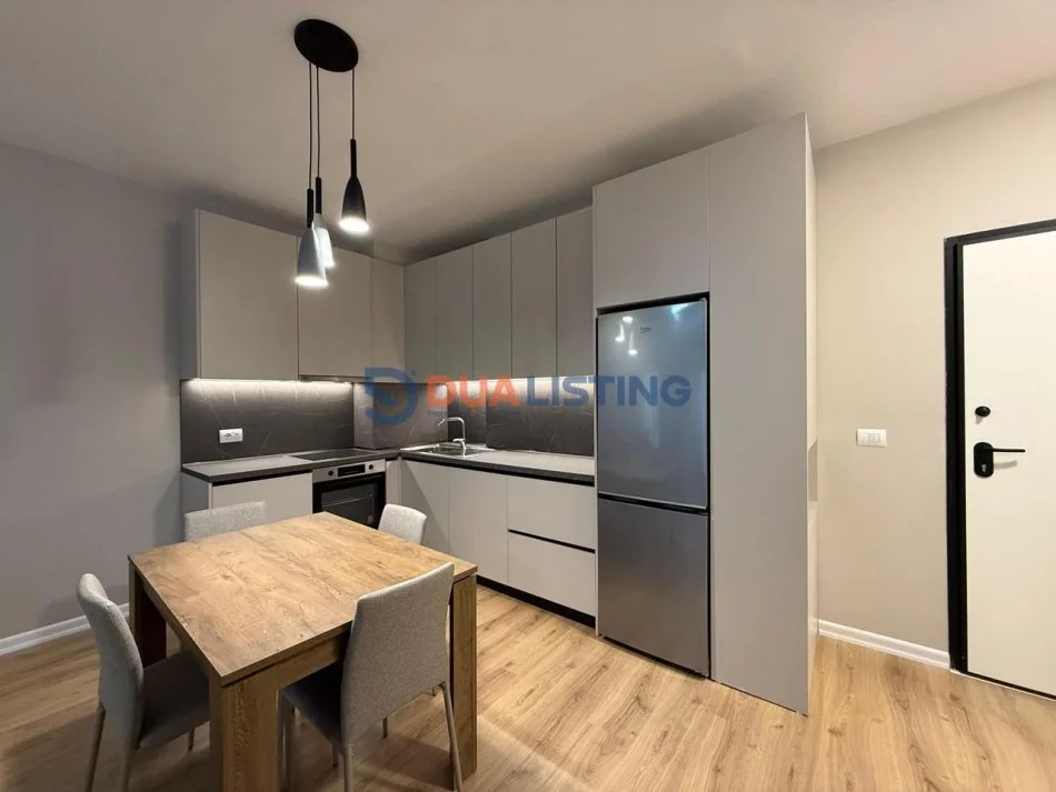 Tirane, jepet me qera apartament 1+1 Kati 10, 70 m² 700 € (Zogu Zi)