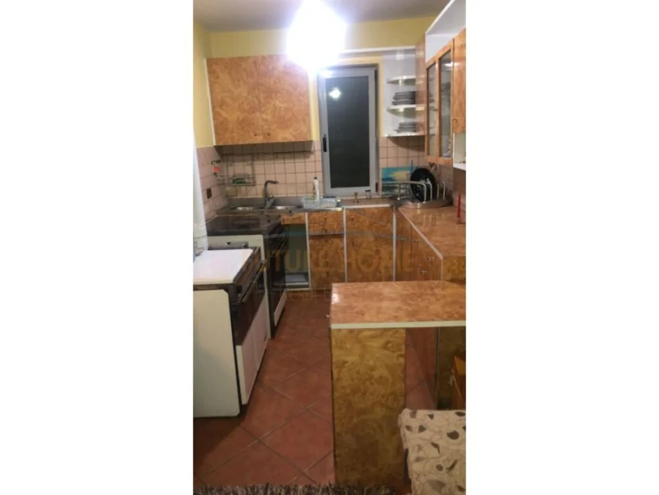 Tirane, jepet me qera apartament 2+1 Kati 4, 72 m² 470 € (BRRYLI)